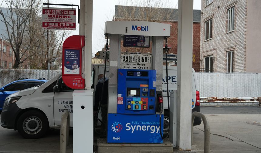 ABD'de benzin fiyatı ilk kez 4 doların üzerinde!