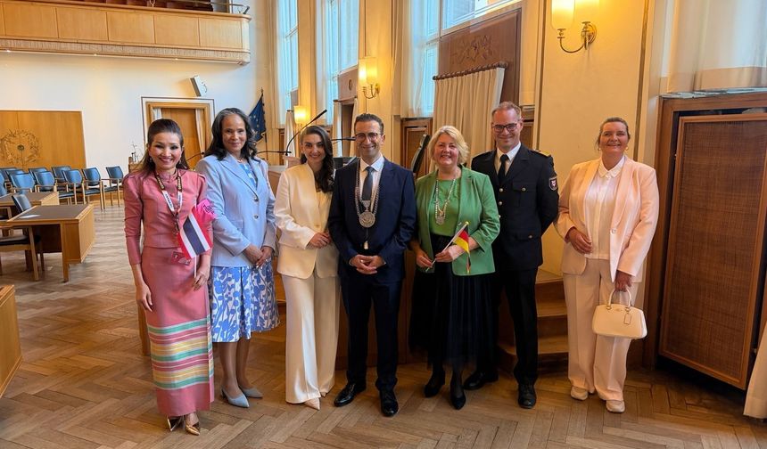 Kiel’de tarihi an: Türk kökenli başkan göreve başladı!