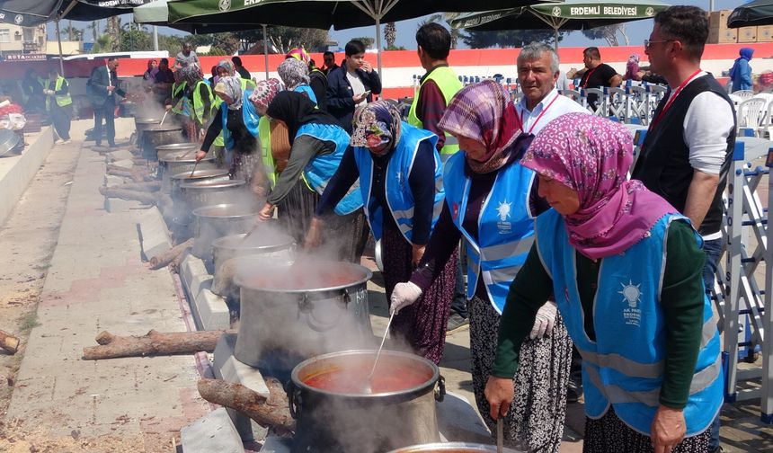 71 mahalleden kadınlar 71 kazanda yemek yaptı!
