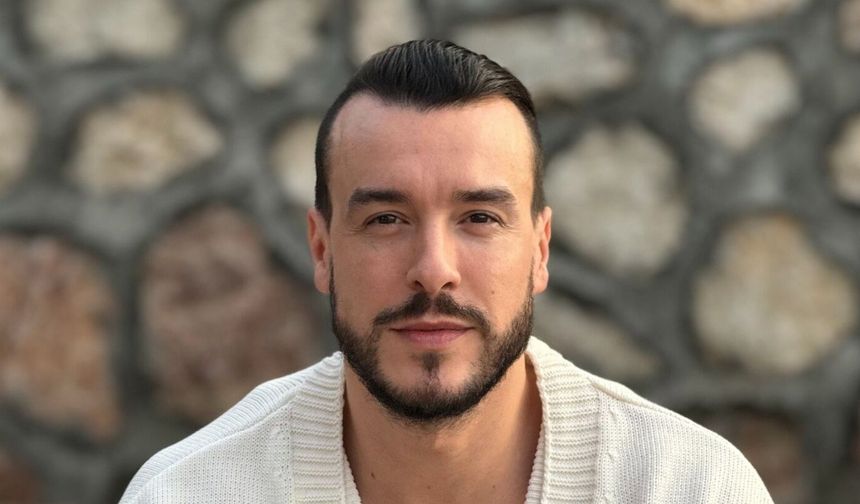 Hakkında gözaltı kararı bulunan Cem Adrian'dan açıklama