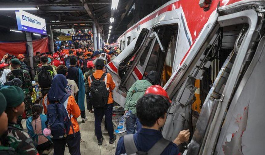 Endonezya'da tren kazası: 14 ölü, 84 yaralı
