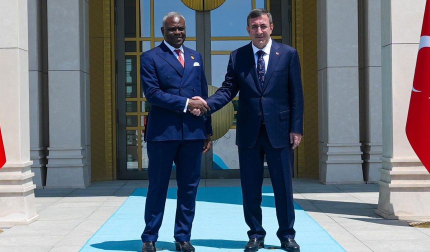 Kabine ile birlikte istifa etti!