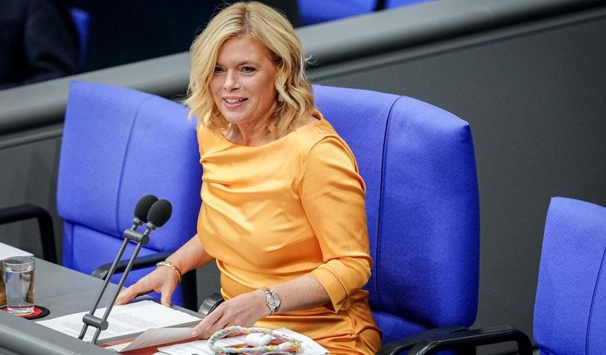 Korsanlar Klöckner'in telefonundaki bilgileri ele geçirdi!