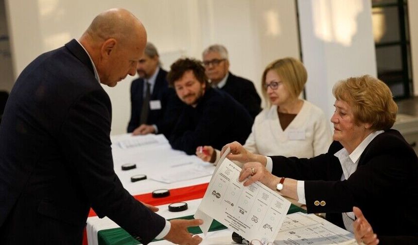 Macaristan'da halk genel seçimler için sandık başında