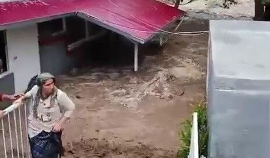 Hatay'da evleri sel suyu bastı!