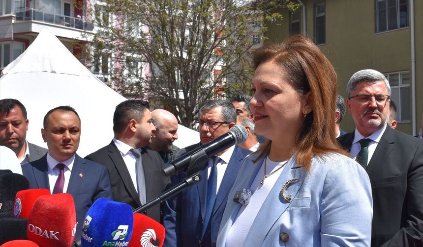 Burcu Köksal: AK Parti'de hizmet etmeye devam edeceğim!