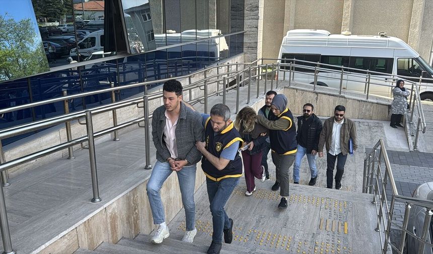 'Ev sahibi yapmak' vaadiyle dolandırdılar!