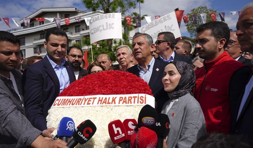 Özgür Özel: Gençler Cumhuriyet'e sahip çıkmaya kararlı!