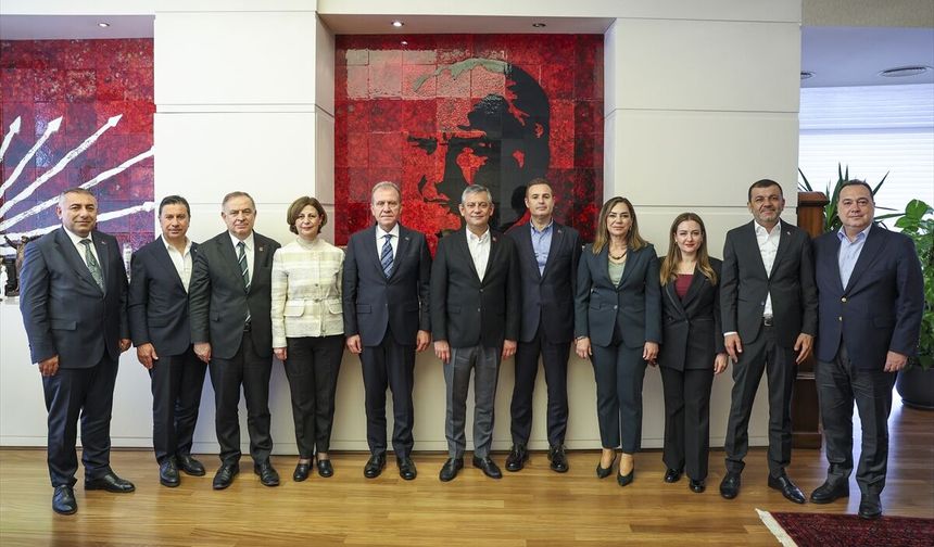Özgür Özel büyükşehir belediye başkanlarıyla görüştü!
