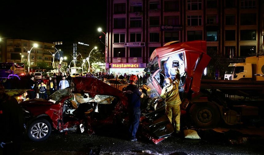 Katliam gibi kazada 5 kişi öldü, 6 kişi yaralandı!