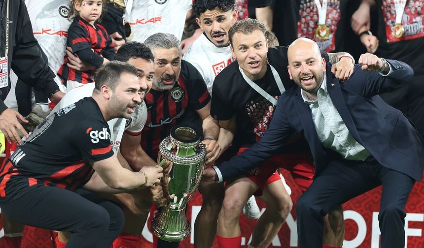 Çorum FK kupasını aldı