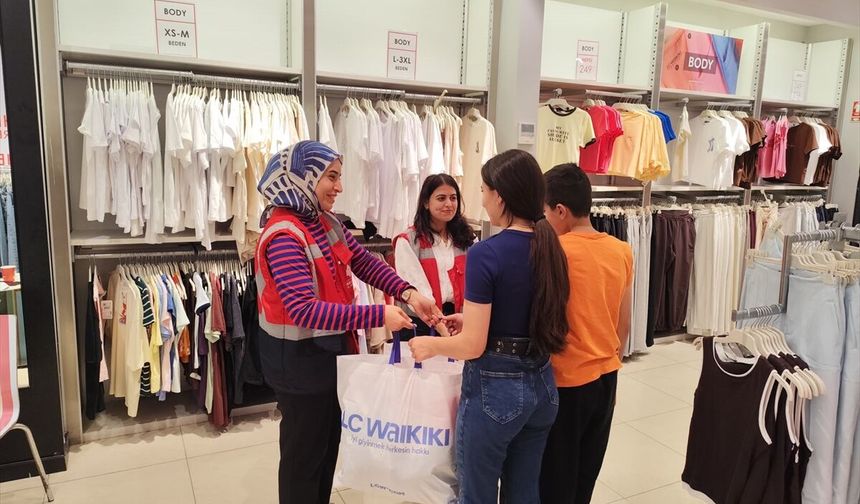 Vakıflar Genel Müdürlüğü'den 28 bin çocuğa bayramlık yardımı