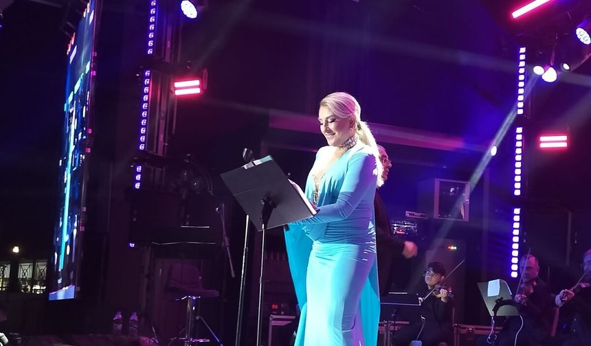 Muazzez Ersoy Antalya'da coşturdu!