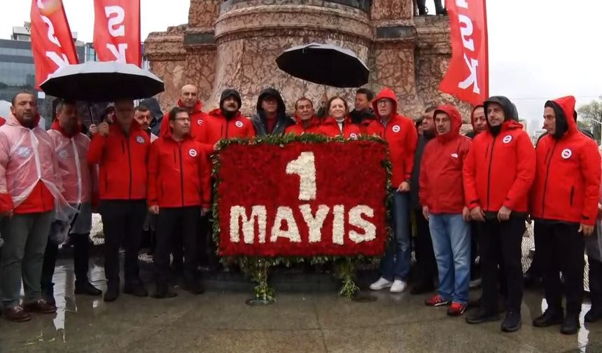 DİSK Taksim Anıtı’na çelenk bıraktı