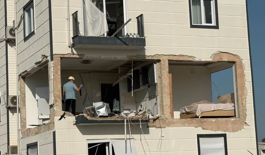 Evde patlayan tüp binayı harabeye çevirdi: 1 yaralı