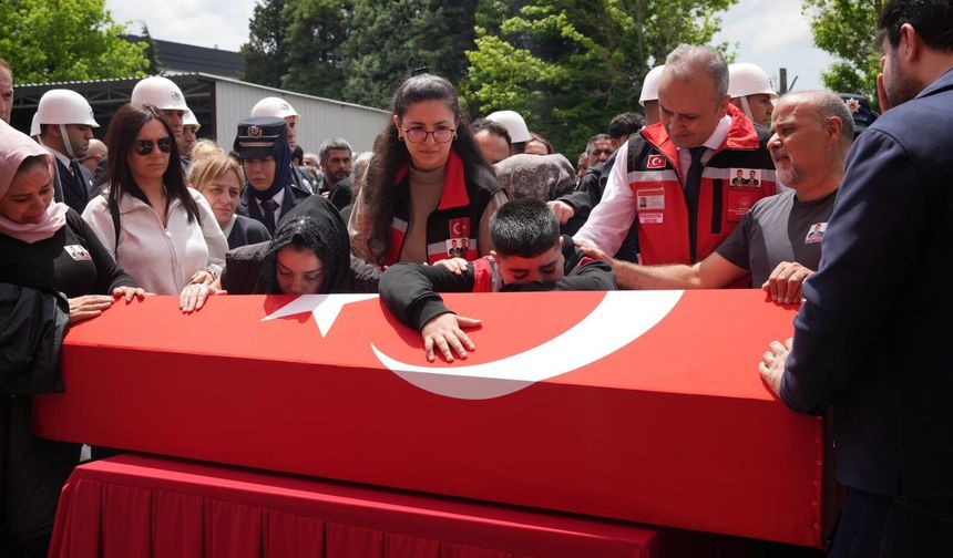 Şehit polisler ağıtlarla uğurlandı!