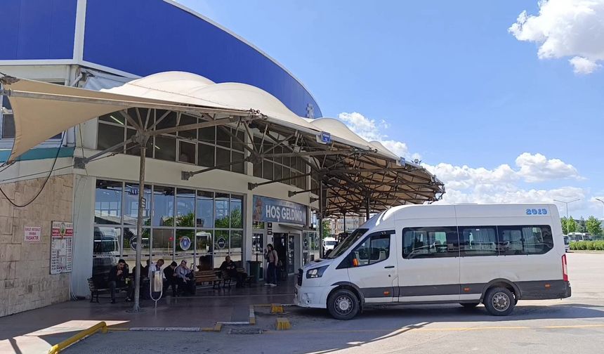 Terminalde unutulan çantadan servet çıktı!