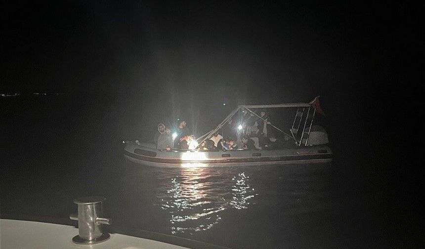 Karaburun açıklarında 17 göçmen kurtarıldı!