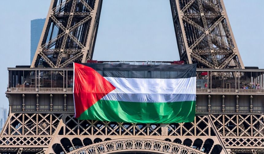 Eyfel Kulesi'nde Filistin bayrağı açan 6 kişi gözaltına alındı