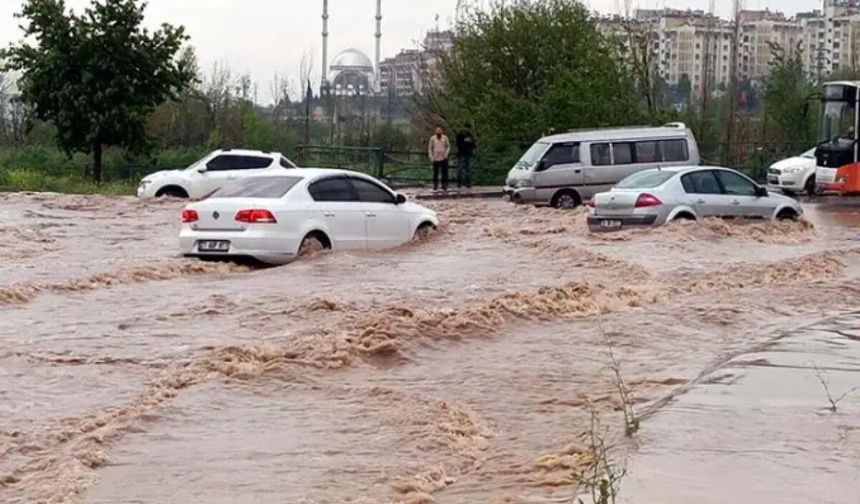 Şiddetli fırtına ve yağışın bilançosu: 2 ölü, 33 yaralı!