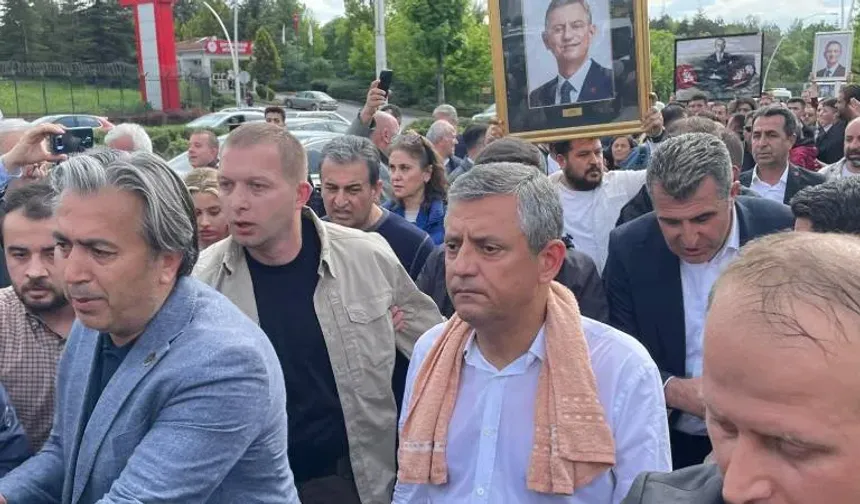 ÖZGÜR ÖZEL TBMM'YE YÜRÜDÜ