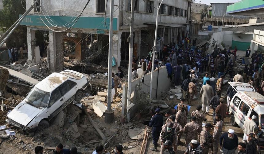 Pakistan’da cami yakınında bombalı saldırı: 21 kişi öldü, 80’den fazla yaralı