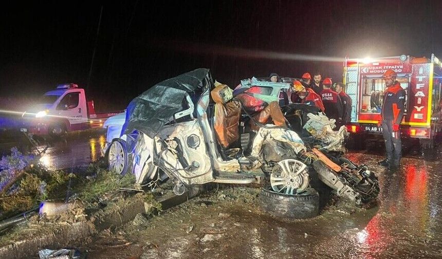 Uşak’ta 7 aracın karıştığı zincirleme kaza: 4 ölü 17 yaralı