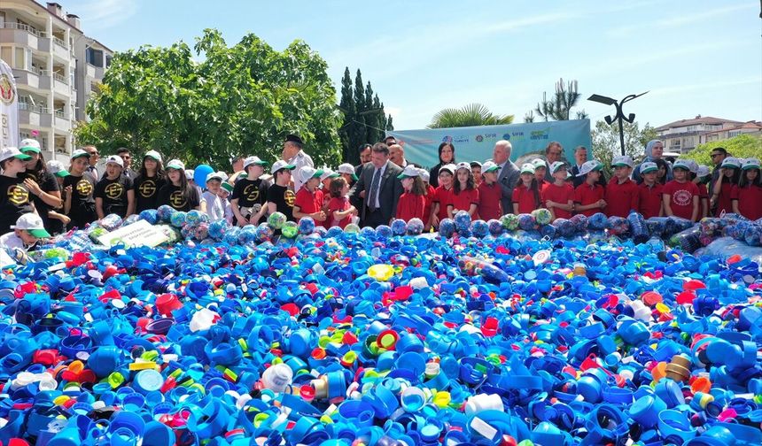 "Dünya bize emanet" dediler, 5 ton plastik kapak topladılar