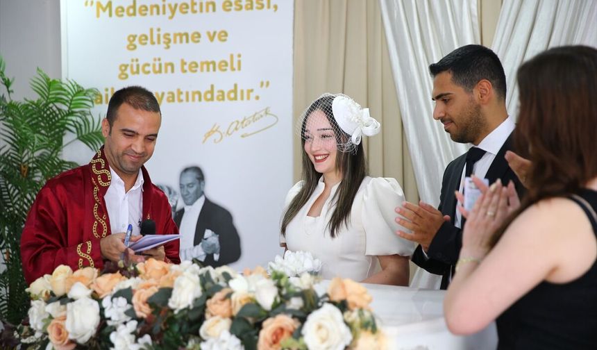 Nikah daireleri "06.06.2026"da evlenmek isteyenleri ağırladı