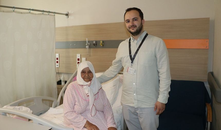Safra kesesinden 3 binin üzerinde taş çıkarıldı