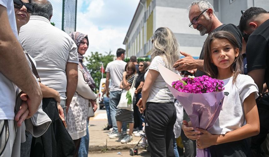 1 milyon 22 bin 658 öğrenci LGS'de ter döktü!