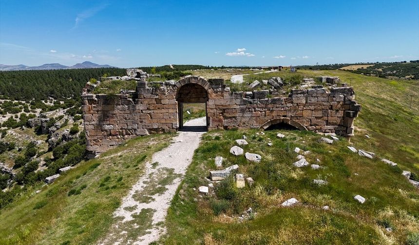 Uşak'ta gizemli kutsal alan gün yüzüne çıkıyor