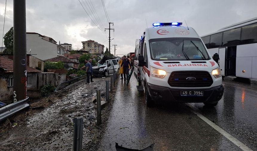 Kula'da zincirleme facia: 2 ölü, 4 yaralı