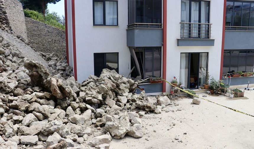 İstinat duvarı 2 daireyi kullanılamaz hale getirdi
