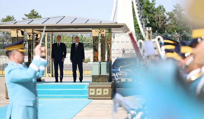 Erdoğan, Polonya Cumhurbaşkanı'nı resmi törenle karşıladı