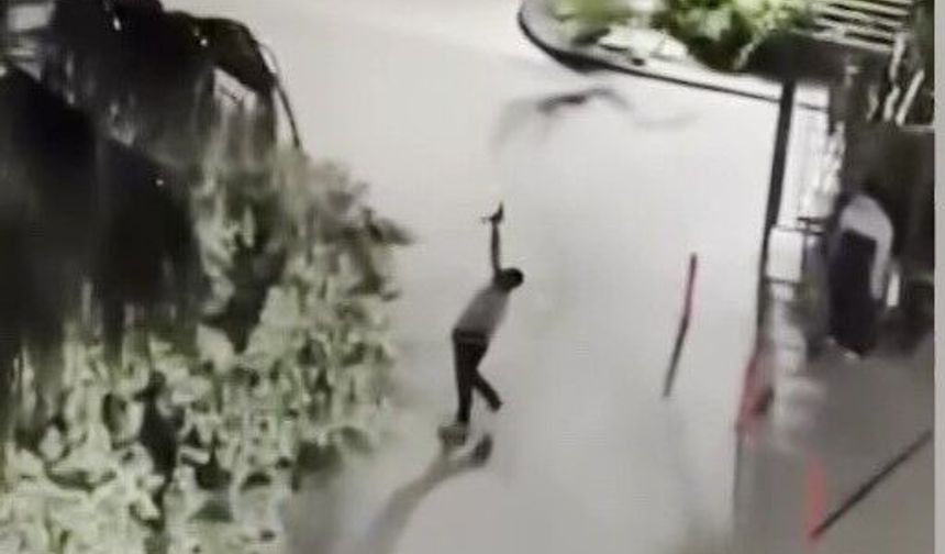 Komşusunun evini otomatik silahla taradı!