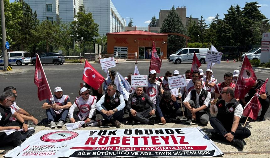 YÖK önünde idari personel eylemi!