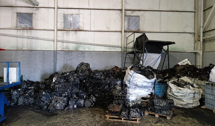 Kaçak araba parçaları gizlenen depoya operasyon
