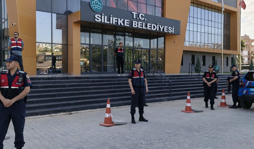 Silifke Belediyesi'ne operasyon: Başkan dahil çok sayıda isme gözaltı