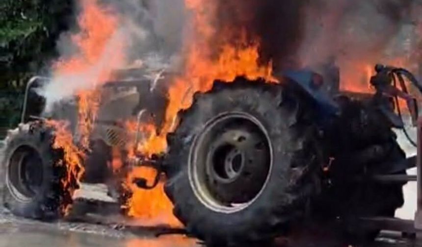 Alevlere teslim olan traktörde yaşanan patlama kameraya yansıdı