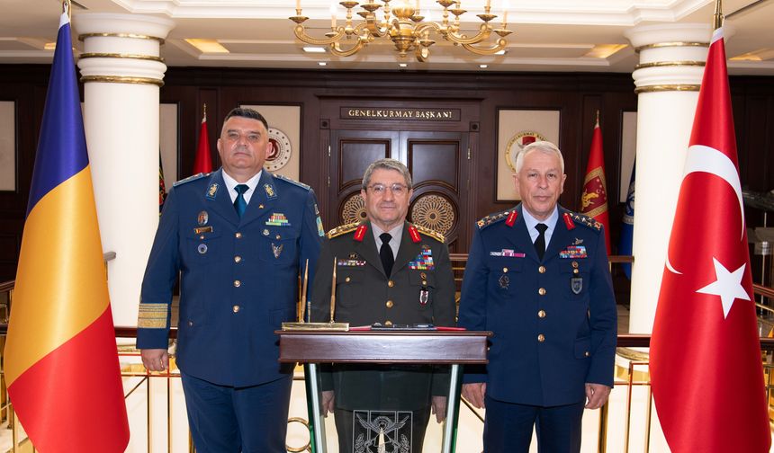 Orgeneral Bayraktaroğlu'ndan kritik görüşme