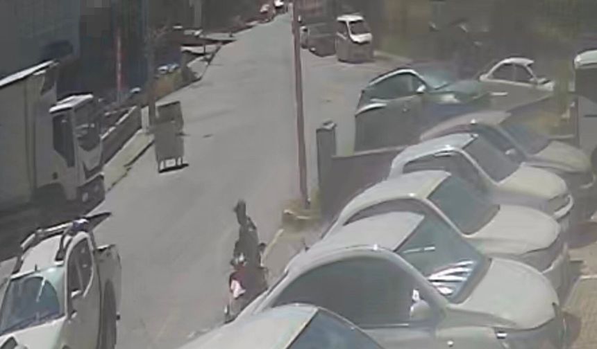 Ahlat'ta çöp konteyneri caddeyi birbirine kattı