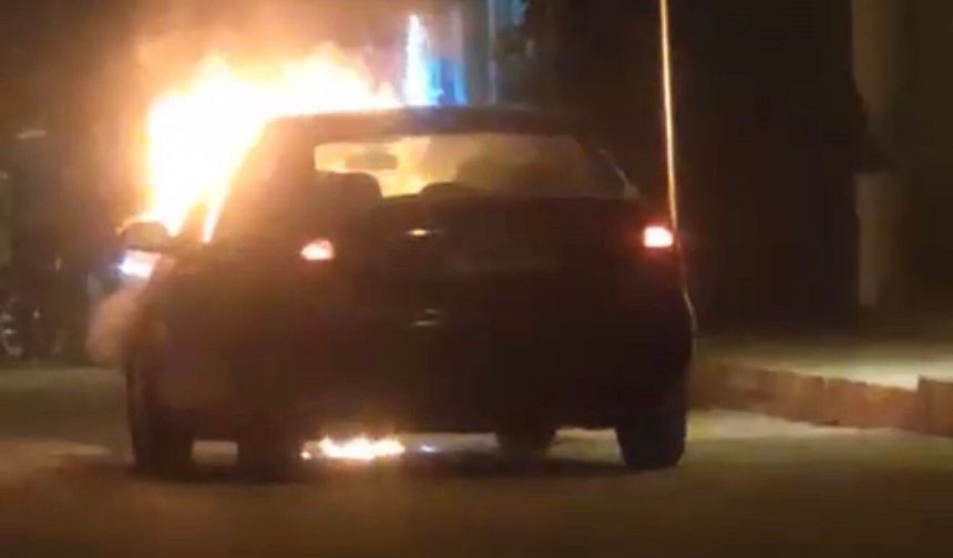 Gaziantep'te seyir halindeki otomobil alev aldı