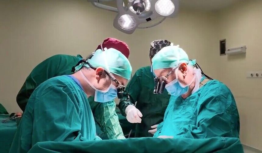 Malatya'da karaciğer naklinde dünya tıp tarihine geçen operasyon