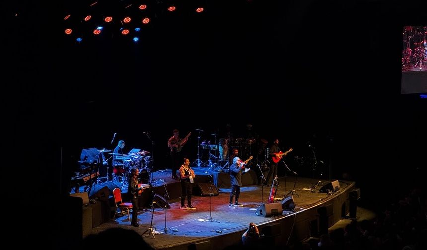 Gipsy Kings by Andre Reyes, "Viva El Arte" turnesi kapsamında İstanbul'da sahne aldı