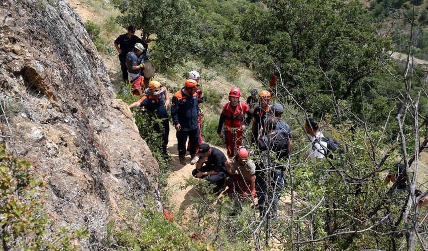 Çorum'da mağarada mahsur kalan kişi için arama yeniden başladı