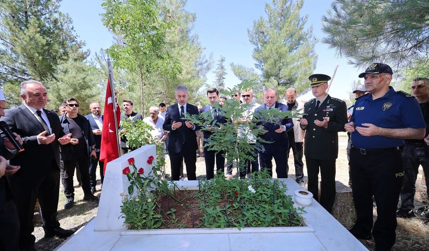 Diyarbakır'da 15 Temmuz şehitleri ziyaret edildi