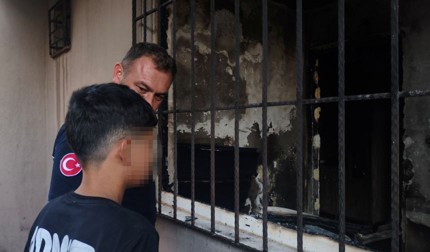 Çakmakla oynarken evi yaktı