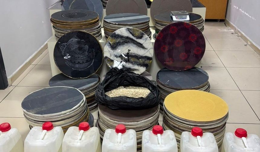 Duvar saatlerinden kilolarca uyuşturucu çıktı