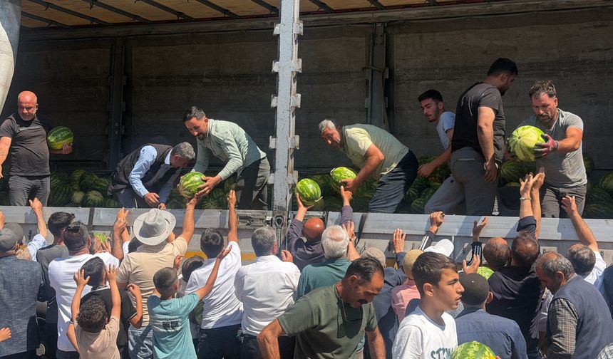 30 ton karpuzu ücretsiz dağıttı!